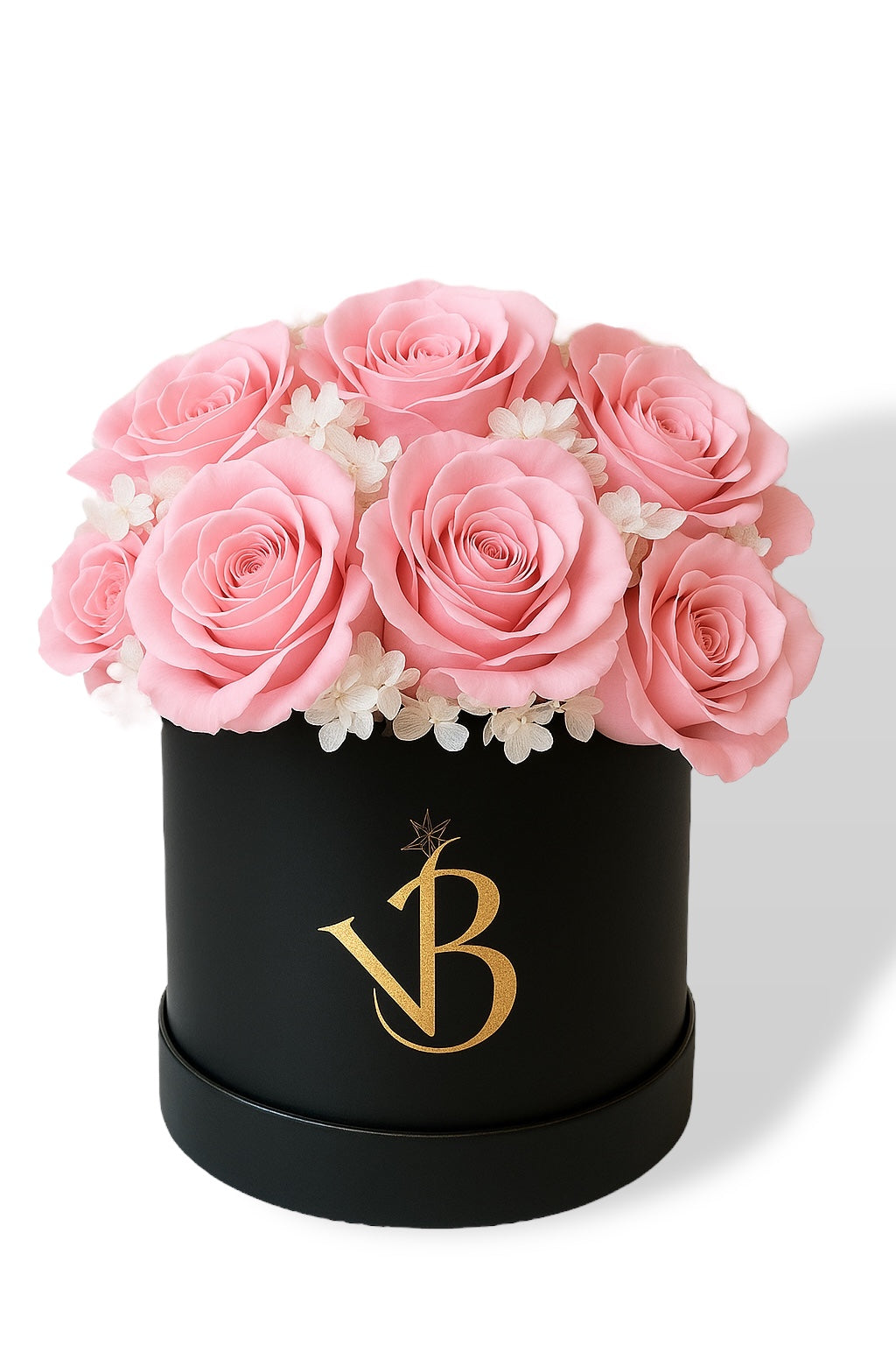 Boîte à chapeau noire avec 9 roses rose éternelles roses et petites fleurs blanches stabilisées, logo doré VB.