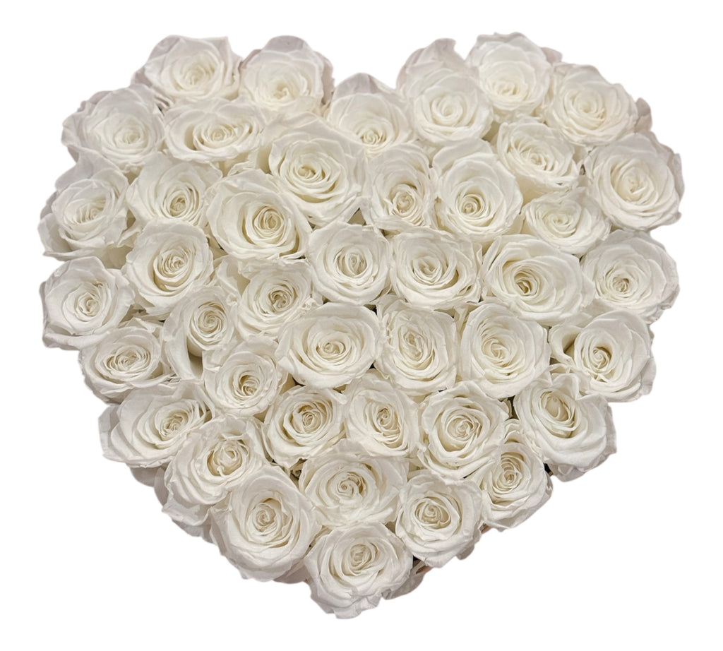 Coffret en forme de cœur avec roses blanches éternelles